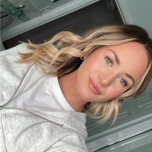 Meet your Posher, Izabella